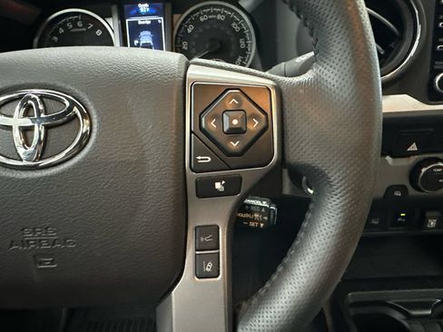 Used 2022 Toyota Tacoma Limited RWD image 27