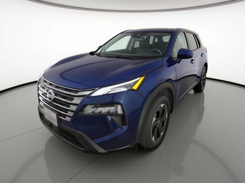 Used 2025 Nissan Rogue SV FWD image 3