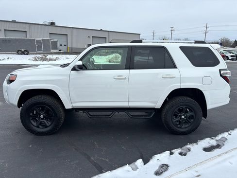 Used 2022 Toyota 4Runner SR5 image 6