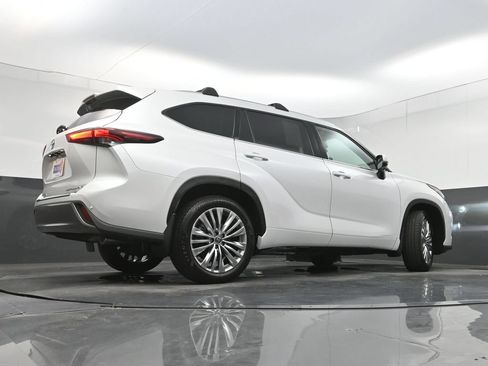 Used 2024 Toyota Highlander Platinum AWD/4WD image 33