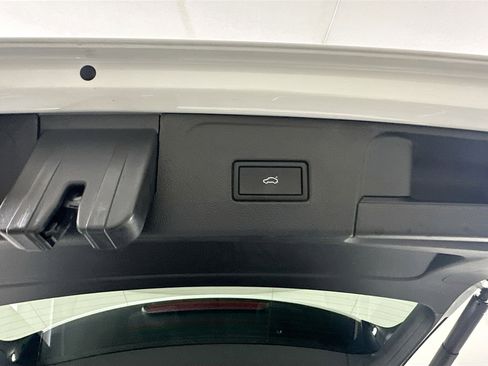 Used 2024 Volkswagen Atlas SE image 31