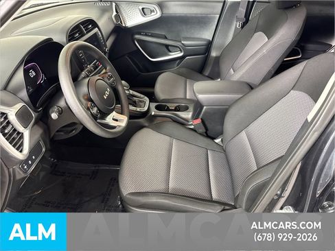 Used 2025 Kia Soul LX w/ LX Technology Package image 9
