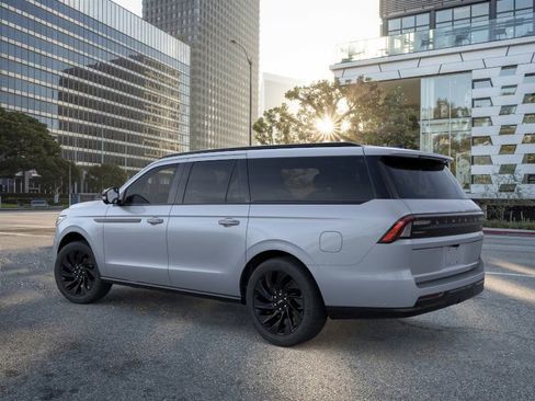 New 2025 Lincoln Navigator L Reserve w/ Jet Appearance Package image 4
