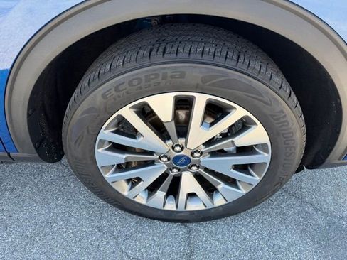 Certified 2022 Ford Escape Titanium w/ Class II Trailer Tow Package AWD/4WD image 11