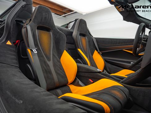 Used 2026 McLaren 750S Spider RWD image 23