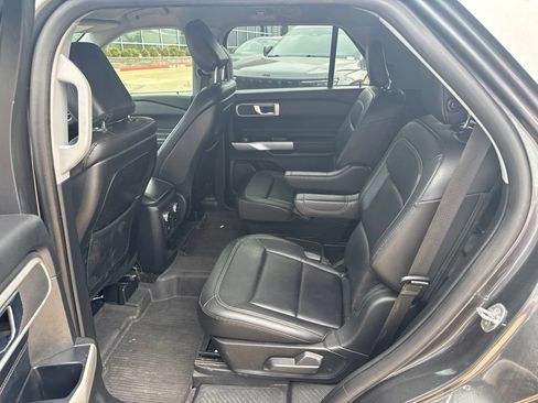 Used 2020 Ford Explorer XLT w/ Equipment Group 202A AWD/4WD image 9