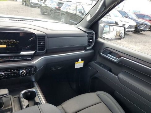 New 2026 GMC Sierra 1500 SLT image 17