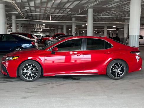 Used 2023 Toyota Camry SE FWD image 5