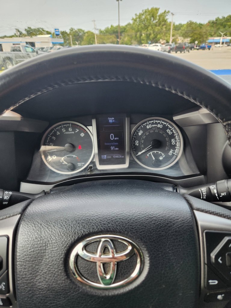 Used 2016 Toyota Tacoma SR5 w/ SR5 Appearance Package (SN) AWD/4WD image 11