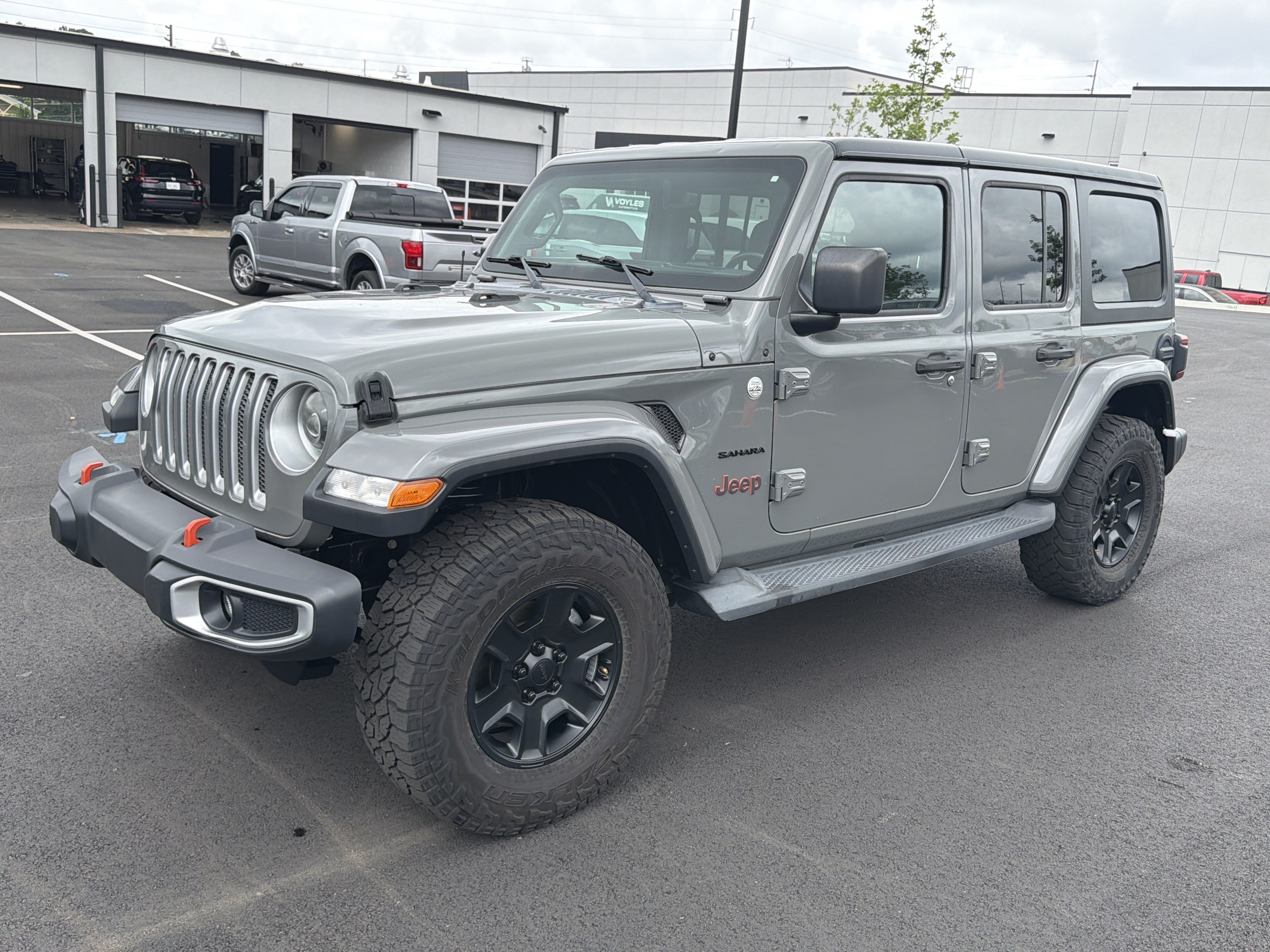 Used 2018 Jeep Wrangler Unlimited Sahara AWD/4WD image 3