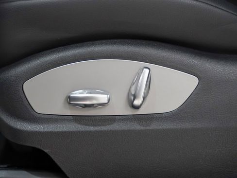 Certified 2021 Porsche Macan image 24