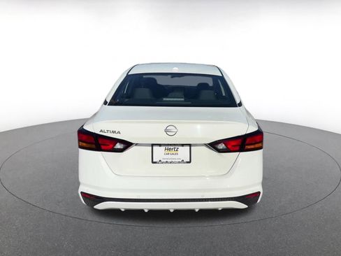 Used 2025 Nissan Altima 2.5 SV FWD image 12