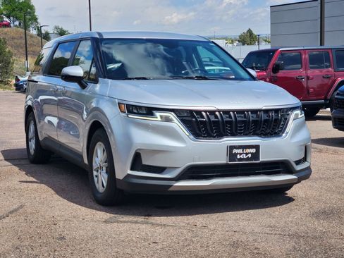 Used 2022 Kia Carnival LX FWD image 3