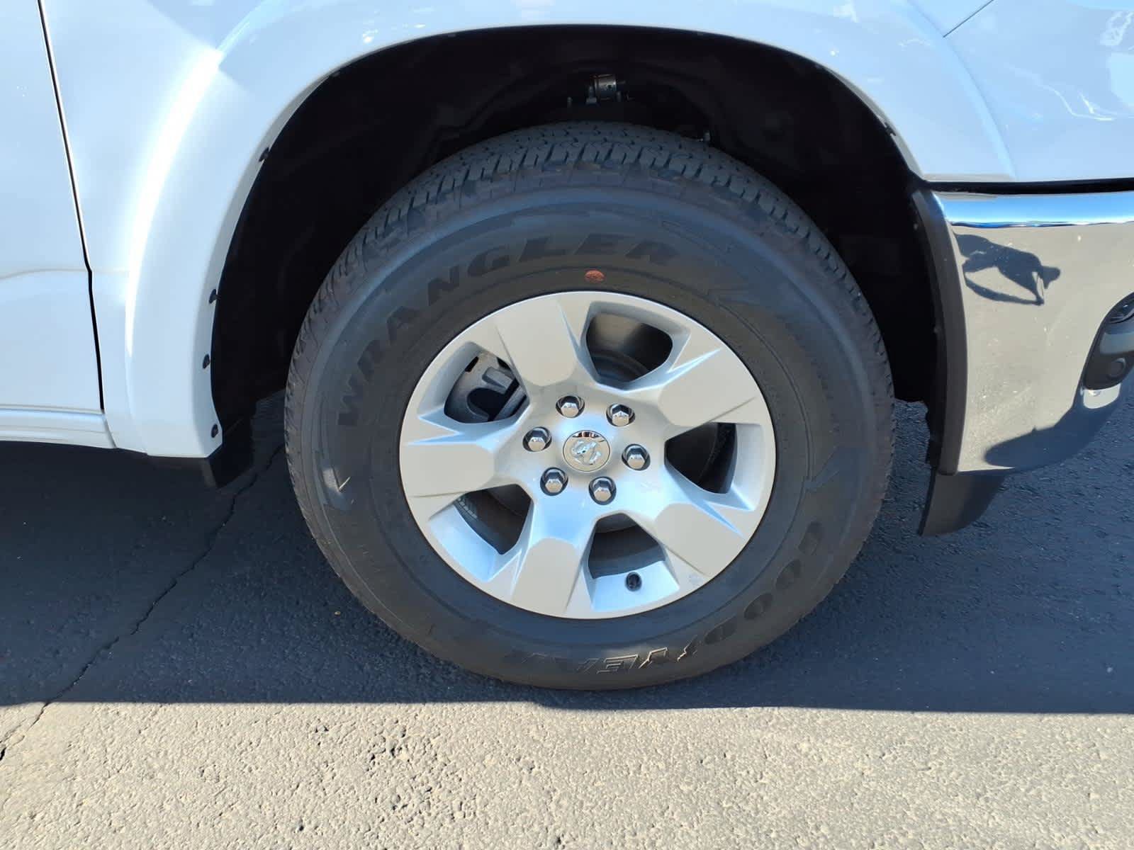 Used 2025 RAM 1500 Big Horn AWD/4WD image 13