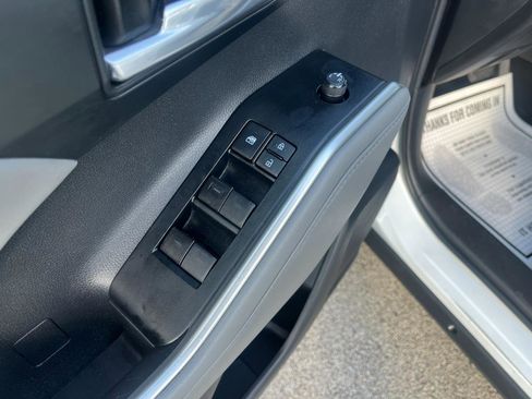 Used 2022 Toyota Highlander XLE image 27