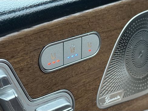 Used 2022 Mercedes-Benz GLS 450 4MATIC image 21