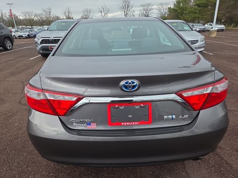 Used 2015 Toyota Camry LE image 4