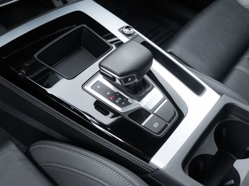 Certified 2025 Audi Q5 Prestige image 18