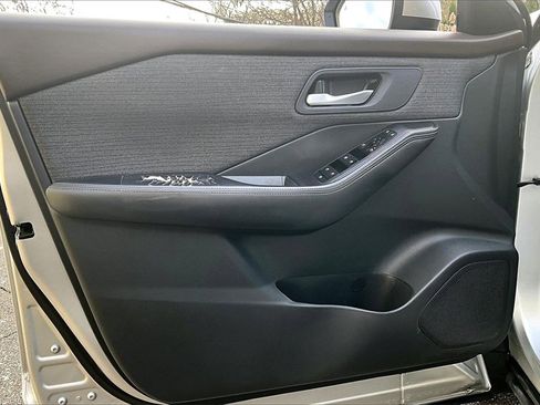 Used 2021 Nissan Rogue SV image 14