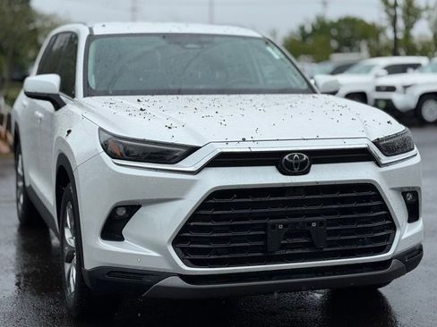 Used 2024 Toyota Grand Highlander Limited image 7