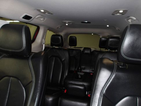 Used 2022 Chrysler Pacifica Touring-L w/ Uconnect Theater Family Group FWD image 10