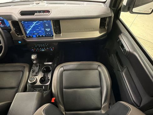 Certified 2025 Ford Bronco Outer Banks AWD/4WD image 30
