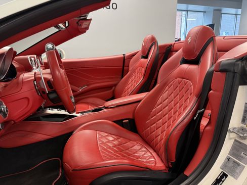 Used 2017 Ferrari California T RWD image 21