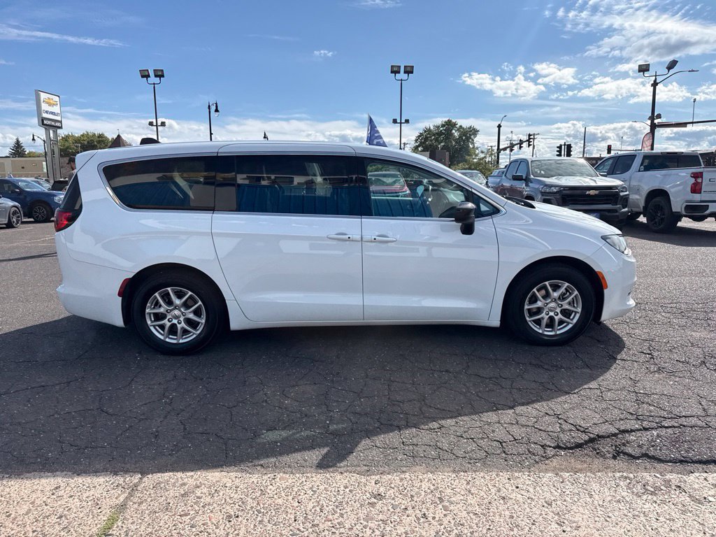 Used 2024 Chrysler Voyager LX FWD image 8