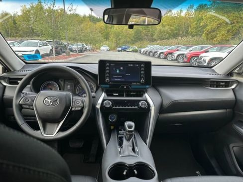 Used 2021 Toyota Venza LE w/ Carpet Mat Package (TMS) image 12