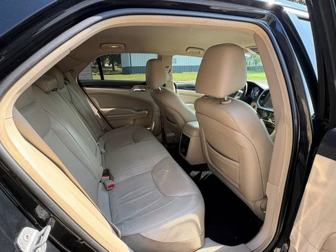 Used 2014 Chrysler 300 RWD image 15