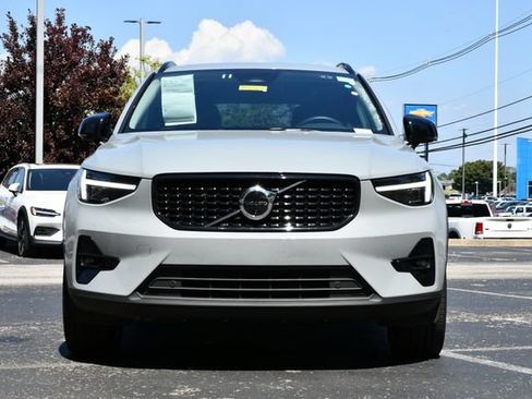 Used 2026 Volvo XC40 B5 Plus AWD/4WD image 2