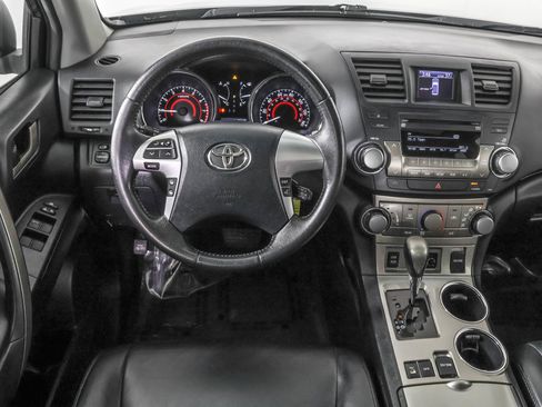 Used 2012 Toyota Highlander SE w/ Tow Pkg image 40