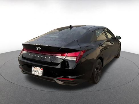 Used 2021 Hyundai Elantra SEL image 14