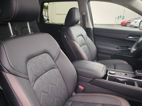 Used 2026 Nissan Pathfinder Platinum w/ Cargo Package AWD/4WD image 33