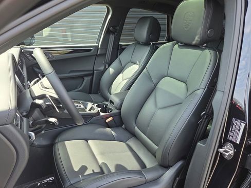 New 2026 Porsche Macan AWD/4WD image 5