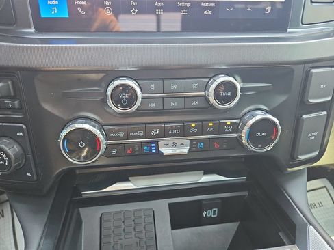 Certified 2024 Ford F350 Platinum w/ Tremor Off-Road Package AWD/4WD image 11