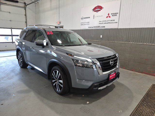 Certified 2025 Nissan Pathfinder Platinum FWD image 1