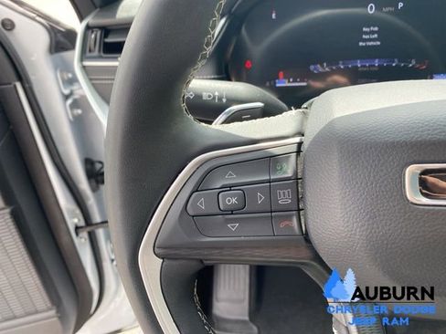 Used 2025 Jeep Grand Cherokee Altitude AWD/4WD image 37