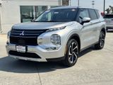 Used 2023 Mitsubishi Outlander SE image 2