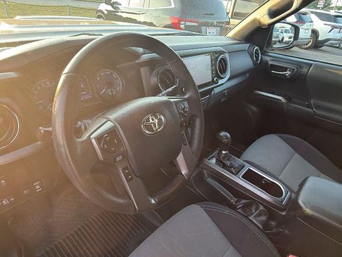 Used 2020 Toyota Tacoma TRD Sport AWD/4WD image 3