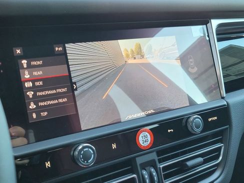 New 2026 Porsche Macan image 23