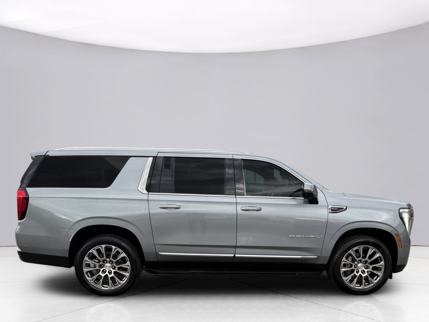 Used 2025 GMC Yukon XL Denali AWD/4WD image 7