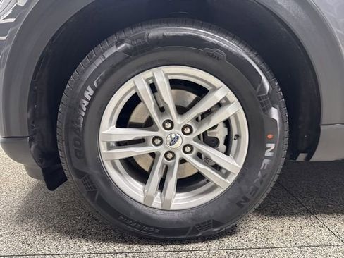 Used 2023 Ford Explorer XLT w/ Equipment Group 202A image 7