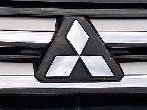 Used 2016 Mitsubishi Outlander AWD image 25