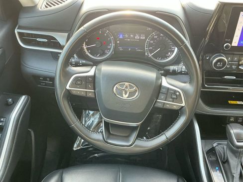 Used 2023 Toyota Highlander XLE image 13
