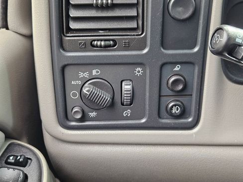 Used 2004 Chevrolet Silverado 1500 LT w/ Light Duty Power Package RWD image 17