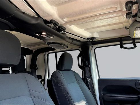 Used 2021 Jeep Gladiator Sport AWD/4WD image 28