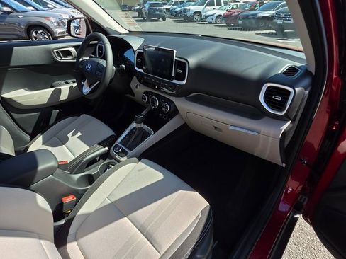 New 2025 Hyundai Venue SEL image 9
