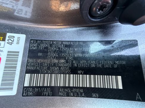 Used 2024 Toyota Sienna LE AWD/4WD image 25