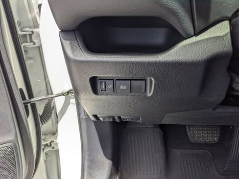 Used 2021 Toyota RAV4 LE AWD/4WD image 29